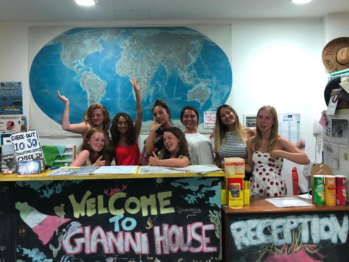 Gianni House Backpackers Hostel Giardini Naxos Exterior photo